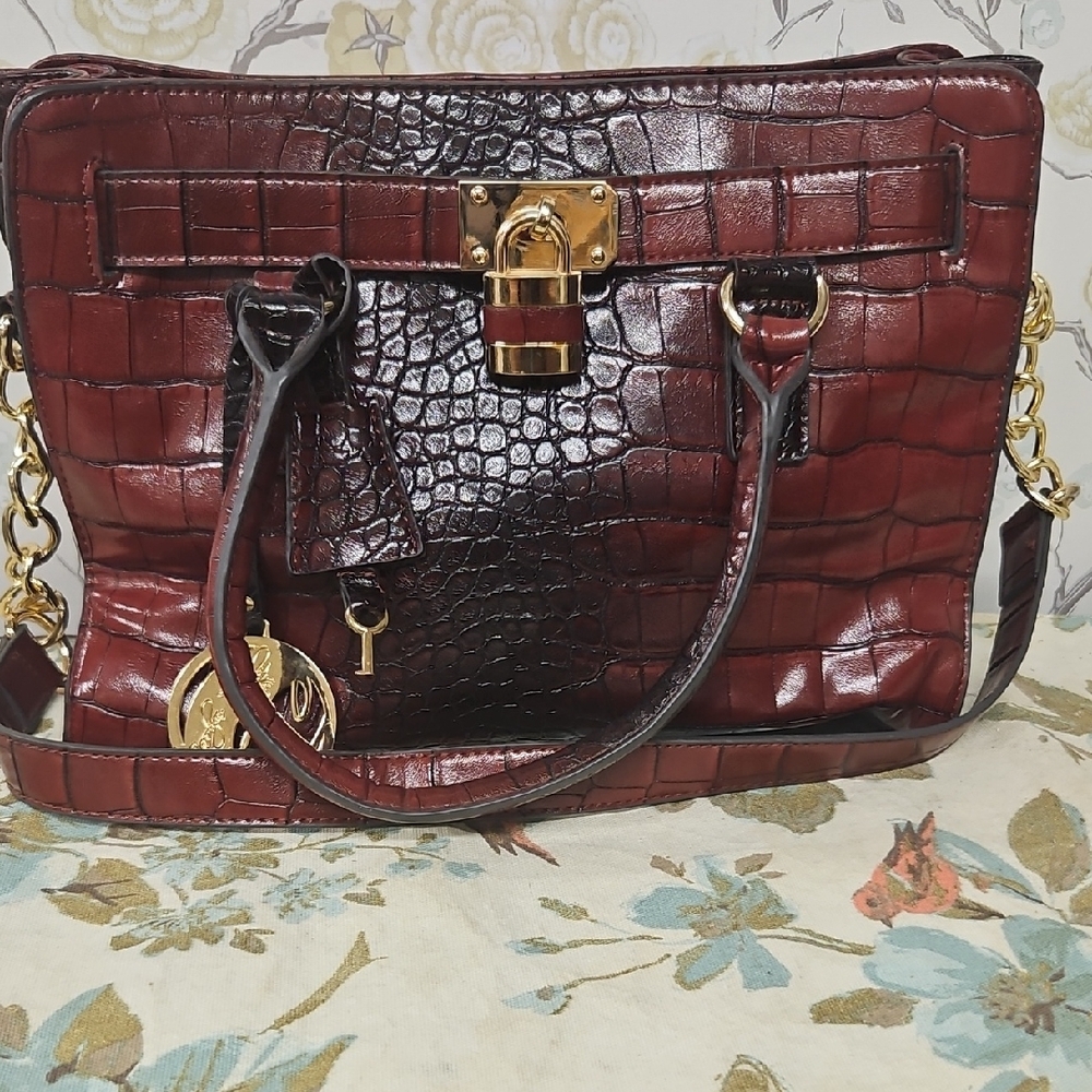 CAROLYN TUCKER Elegant Burgundy Crocodile-Embossed Women's Bag